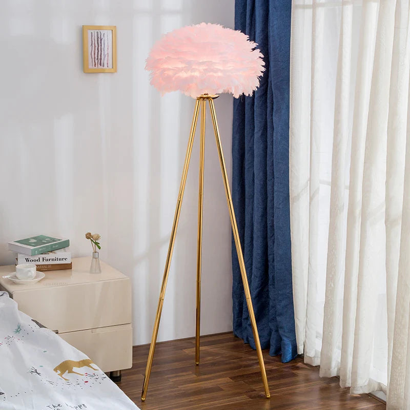 Chic Feather Floor Lamp - motivodecor.com