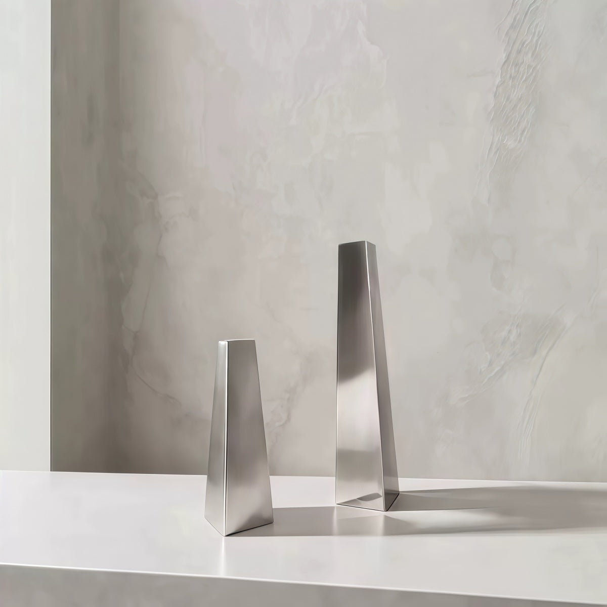 Silver Vase - Vintage-Style Stainless Steel Flower Arrangement for Modern Spaces