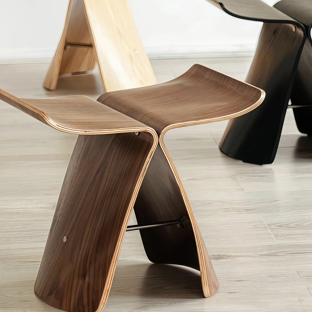 Butterfly Stool: Danish-Style Solid Wood Shoe-Changing Stool for Elegant Spaces