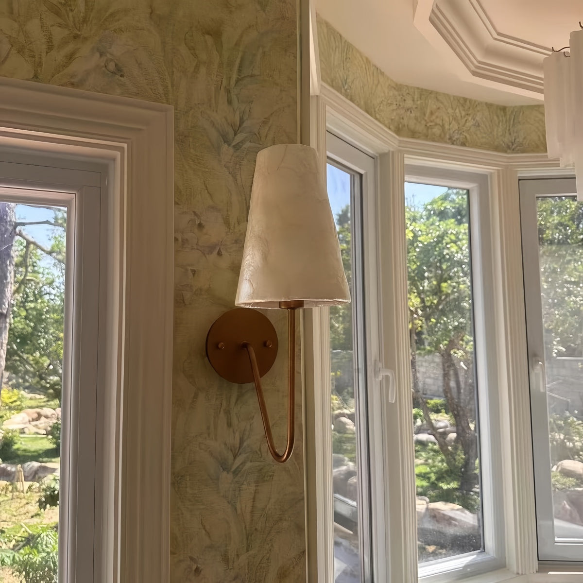 American Minimalist Retro Bedroom Wall Lamp With French Vintage Design And Seashell Lampshade