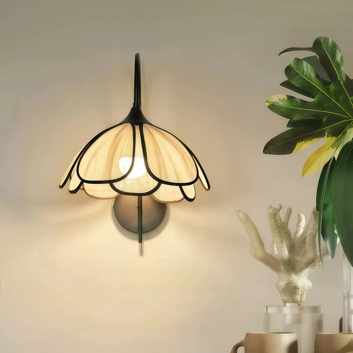 French-Style Cream-Colored Wall Lamp Nordic Minimalist Style Petal Lamp