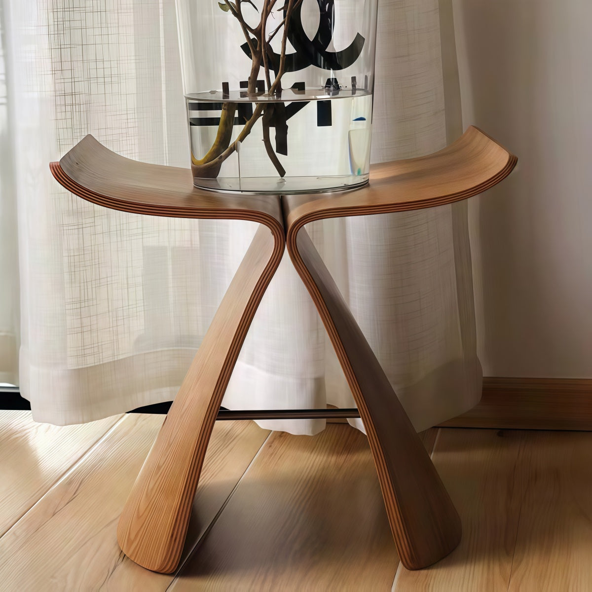 Butterfly Stool: Danish-Style Solid Wood Shoe-Changing Stool for Elegant Spaces