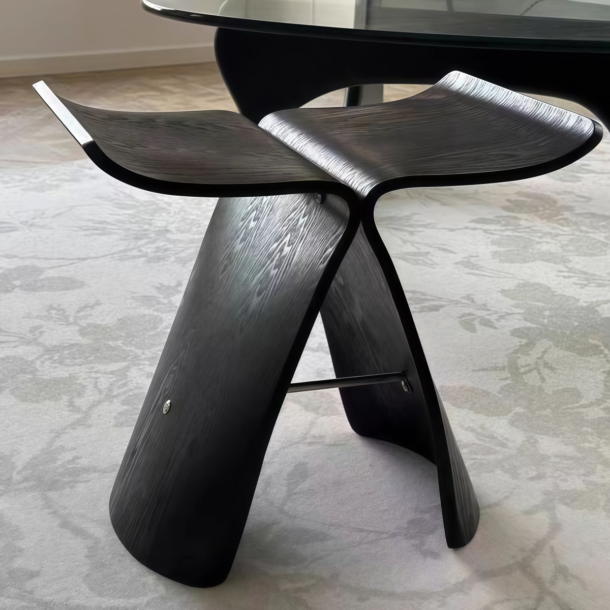 Butterfly Stool: Danish-Style Solid Wood Shoe-Changing Stool for Elegant Spaces