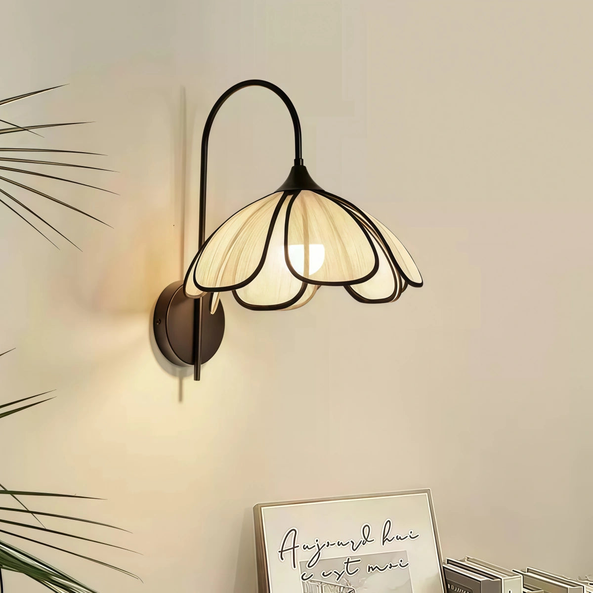 French-Style Cream-Colored Wall Lamp Nordic Minimalist Style Petal Lamp