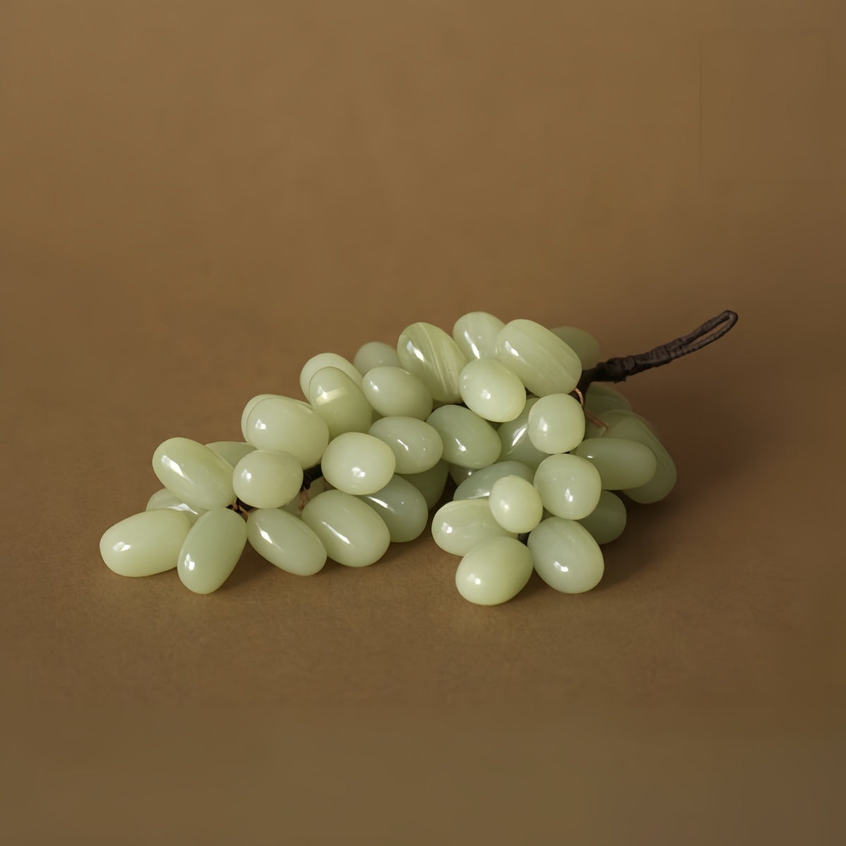 Natural Jade Grape Cluster Artificial Fruit Ornament – Living Room Tabletop Decor