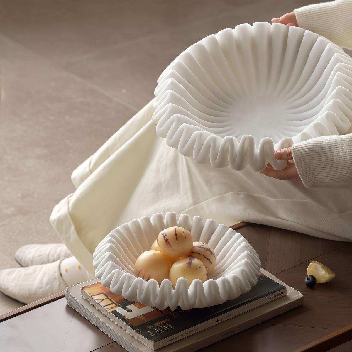 Chestnut Stone French Vintage White Fruit Bowl Home Decoration Ornament Desktop Creative Irregular Pleated Art Storage Tray