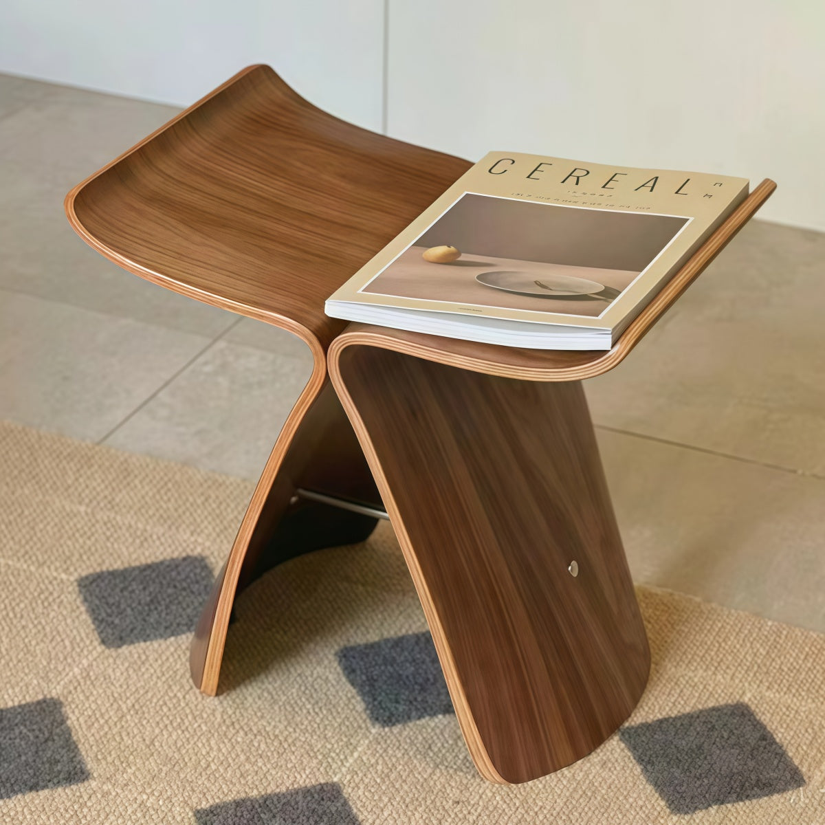 Butterfly Stool: Danish-Style Solid Wood Shoe-Changing Stool for Elegant Spaces