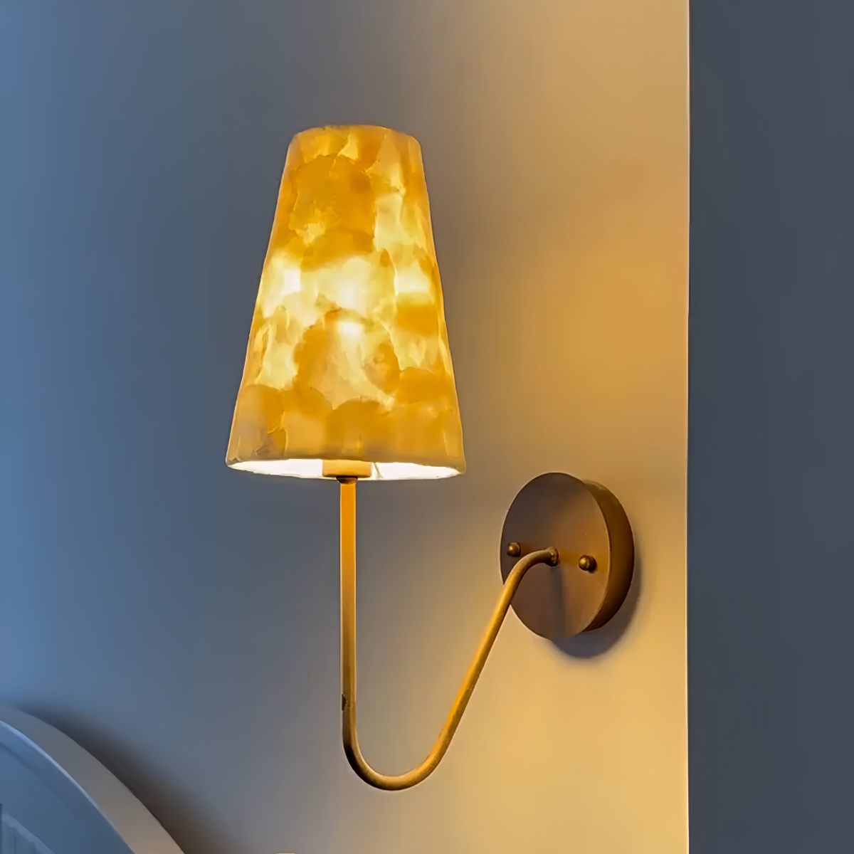 American Minimalist Retro Bedroom Wall Lamp With French Vintage Design And Seashell Lampshade