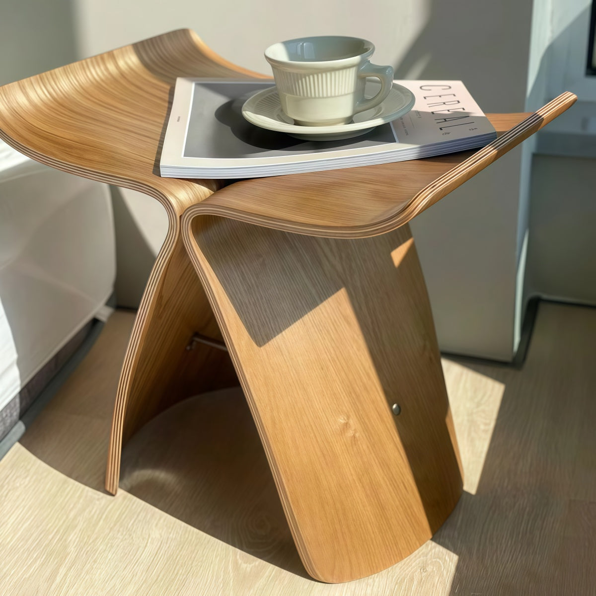 Butterfly Stool: Danish-Style Solid Wood Shoe-Changing Stool for Elegant Spaces