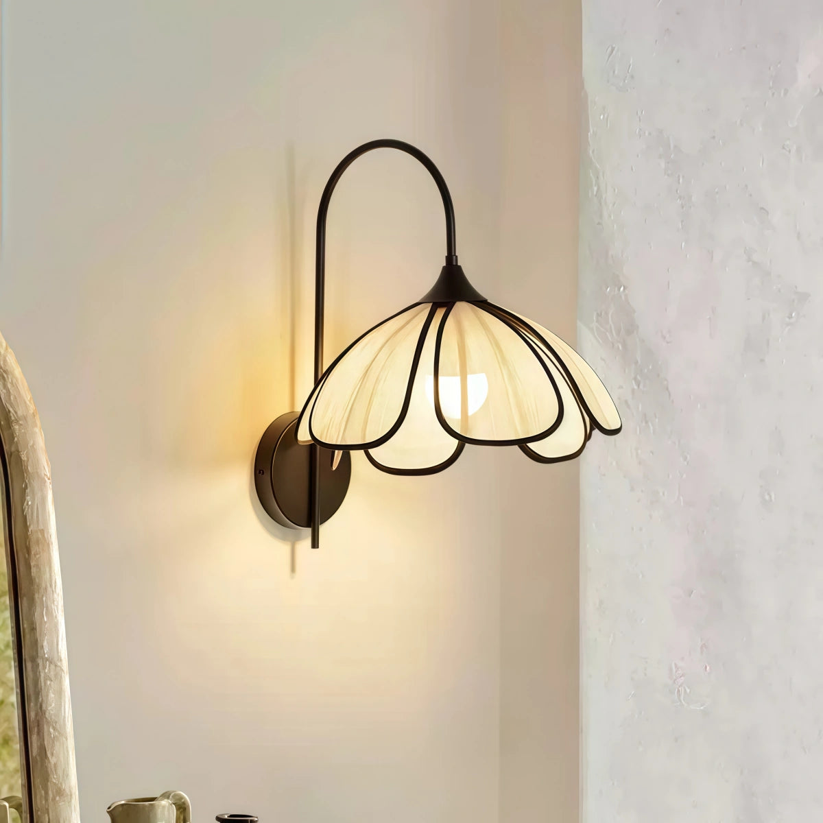 French-Style Cream-Colored Wall Lamp Nordic Minimalist Style Petal Lamp
