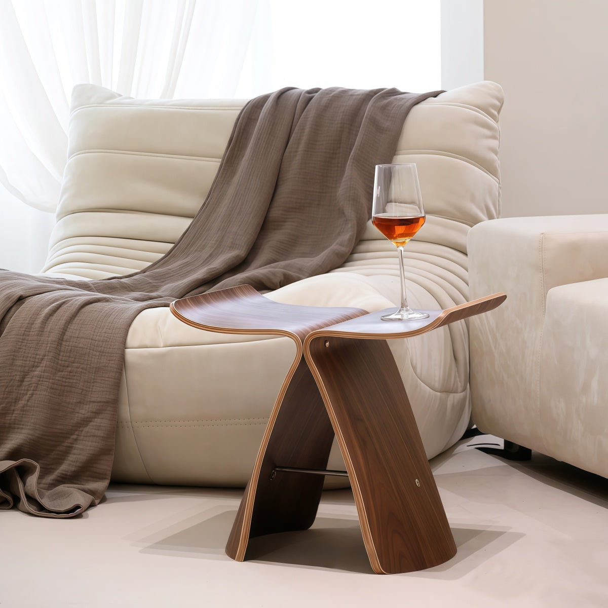 Butterfly Stool: Danish-Style Solid Wood Shoe-Changing Stool for Elegant Spaces