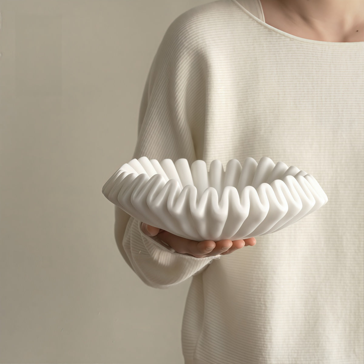 Chestnut Stone French Vintage White Fruit Bowl Home Decoration Ornament Desktop Creative Irregular Pleated Art Storage Tray