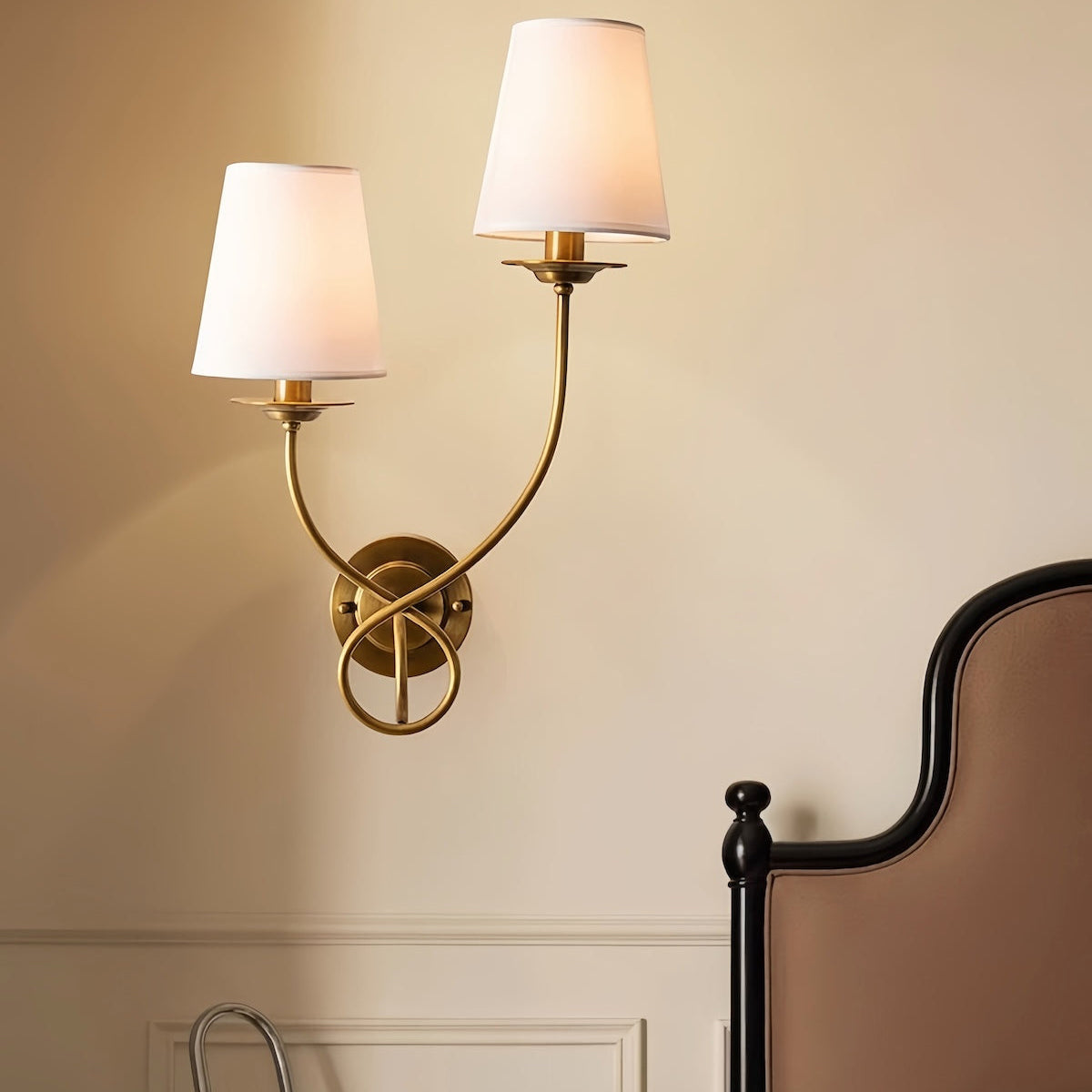 Brass Wall Lamp – Cozy Vintage Bedroom & Living Room Illumination
