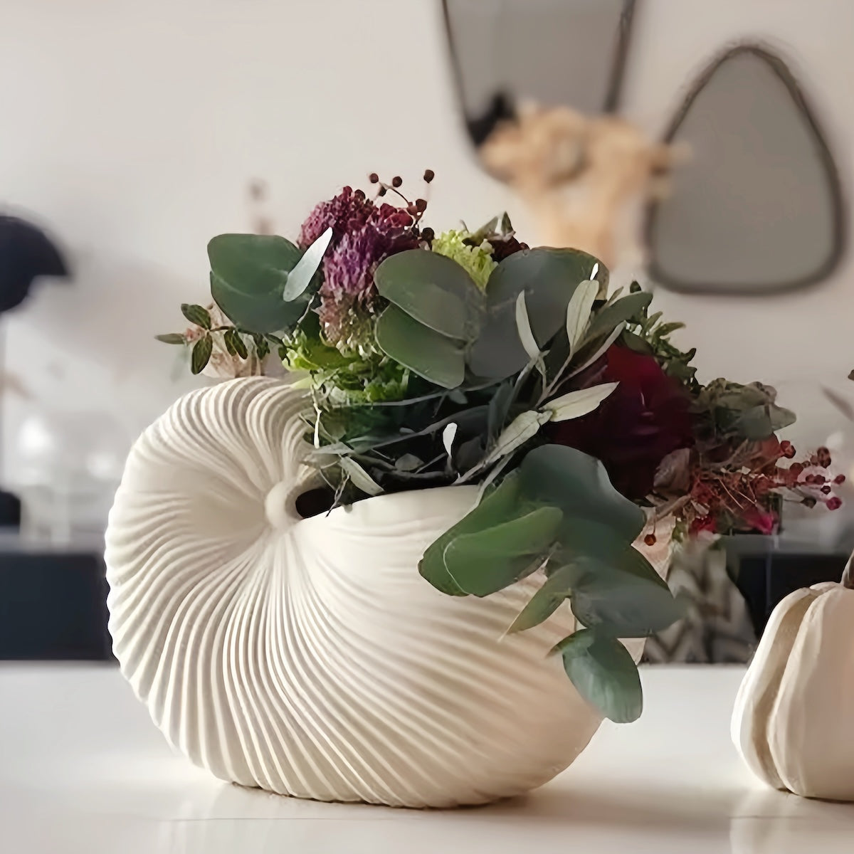 Seashell Vase – Nordic Style Ceramic Decor Accent for Modern Homes