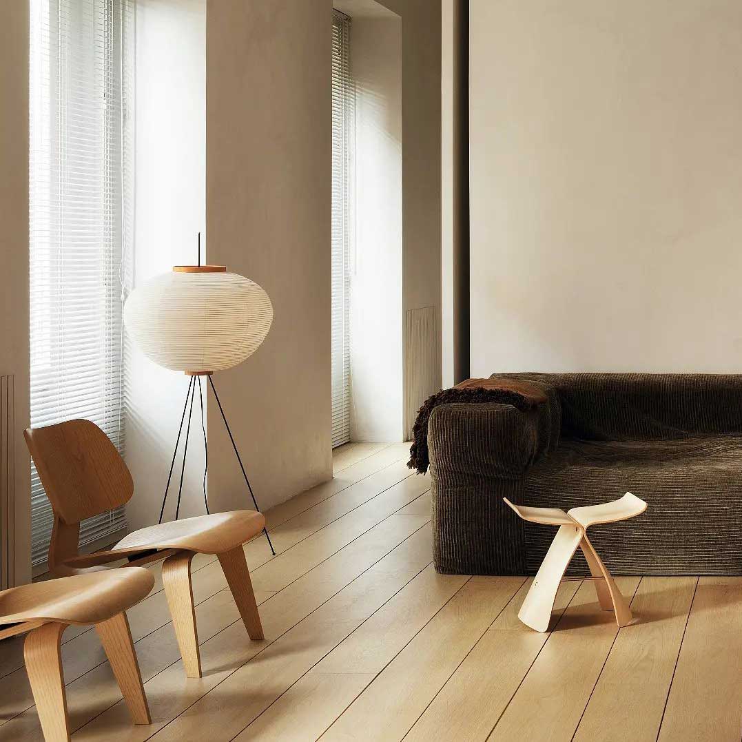 Butterfly Stool: Danish-Style Solid Wood Shoe-Changing Stool for Elegant Spaces