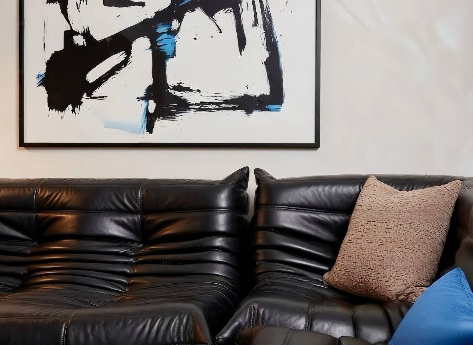 Ligne Roset Togo couch Replica - Luxurious Oil Wax Leather in Black