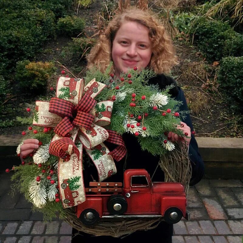Christmas Garland - Elegant Flower Rings for Holiday Decor - motivodecor.com