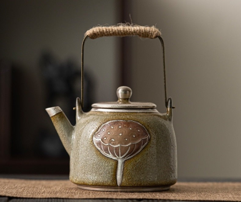 Exquisite ceramic teapot from the Tea Gift Set collection, elegant design with 400ml capacity.