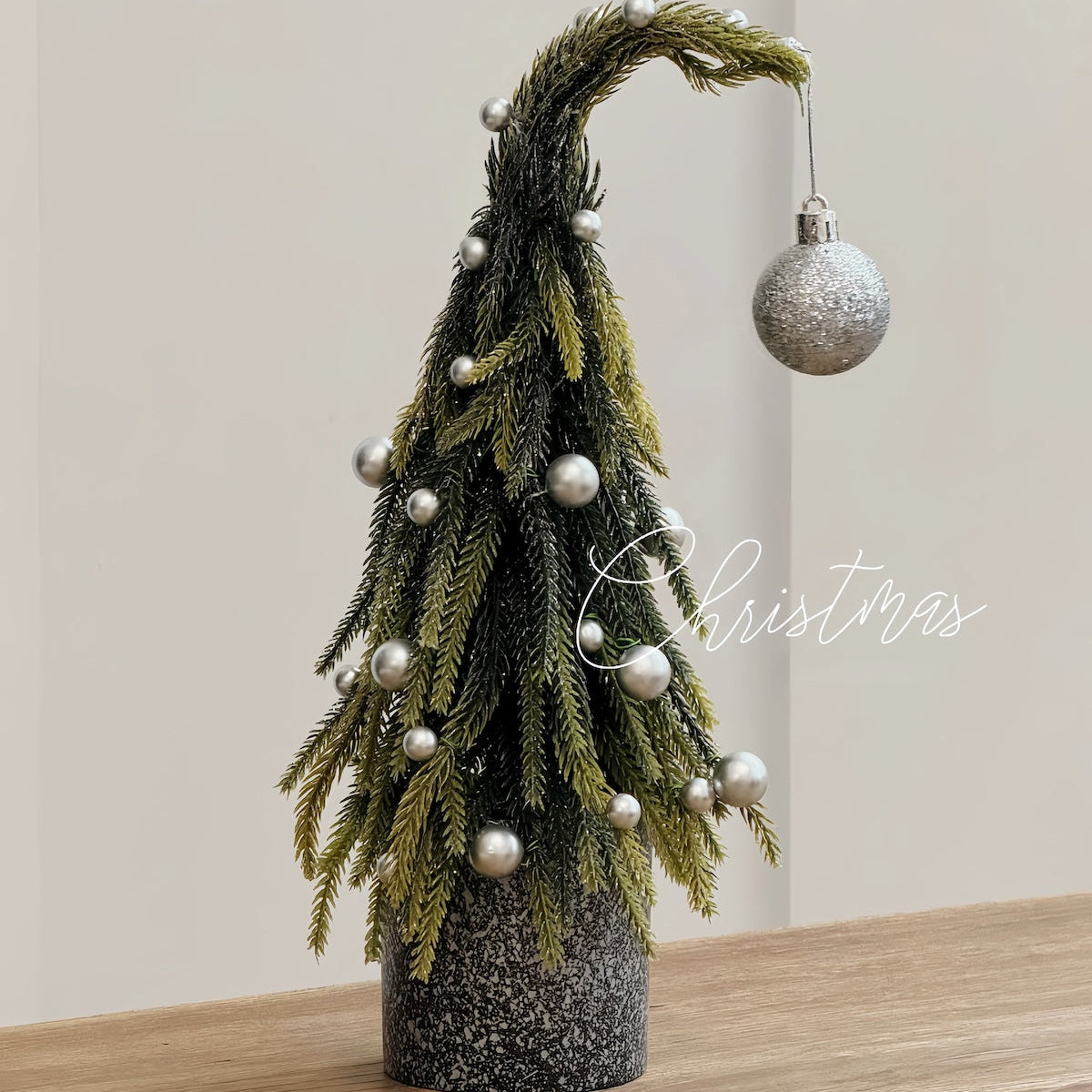 Small artificial Christmas tree with silver ornaments - motivodecor.com